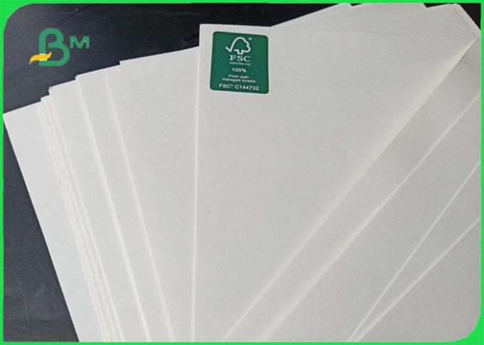  papel absorvente uniforme liso branco natural do mata-borrão 230g para pousas-copos no rolo