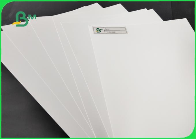 A superfície lisa do papel branco do polipropileno e Waterproof 450 x 320mm
