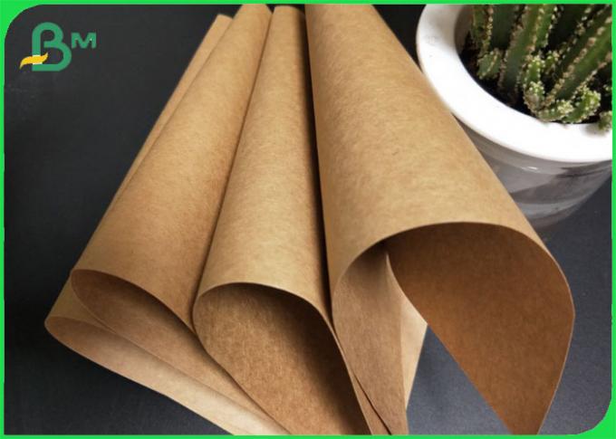A madeira reduz a polpa o papel fino Rolls enorme 80gsm 90gsm do ofício de Brown que faz sacos de compras