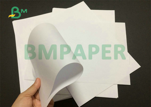 Folha sem revestimento de madeira natural do papel da polpa 70gsm 80gsm Woodfree de 100% para a impressão