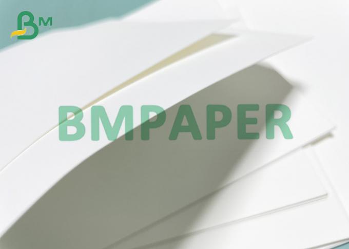 Rolo de papel sintético macio reciclável branco usado para a capa do livro