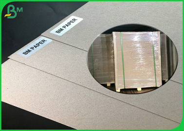 A papelada reciclada cobre a placa 300g de Grey Carton/favo de mel a 2600g