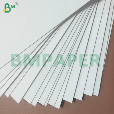 0.4-0.7 mm Espessura Folhas de papel absorvente de umidade com superfície plana