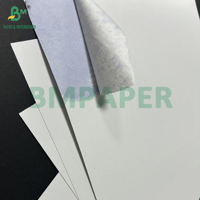 Papel de póquer de 2 lados, revestido de 300 gramas, com núcleo azul, 71 x 65 cm.