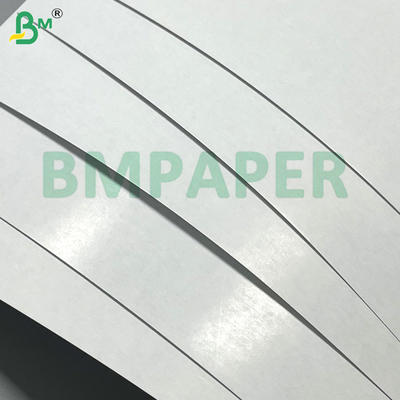 300 Gsm Papel de cartão de jogo de alta rigidez de lado duplo branco revestido de núcleo preto 635 * 940mm para cartão Stratch