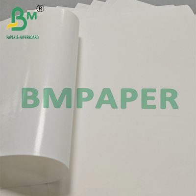 Papel revestido PE branco de superfície lisa de 370 x 500mm para saco de presente