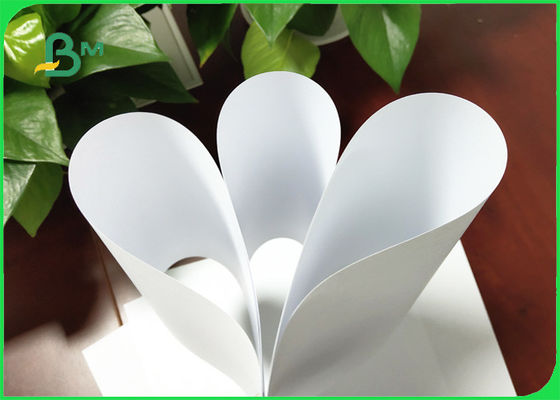 104% da madeira longa da grão da brancura papel deslocado sem revestimento livre FSC & ISO certificados