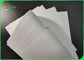 Rolo de papel aprovado FSC de Woodfree do branco de 70g 80g para o folheto liso