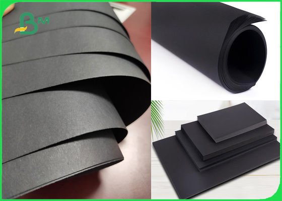 Papel de embalagem preto contínuo feito sob encomenda do tamanho 150gsm para empacotar e envolver