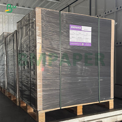 Folha de Papel Preta de 120 gramas, Textura Lisa, Alta Rigidez