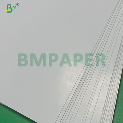 Papel para cartas de jogo revestido de dupla face brilhante com núcleo preto de 330 g/m² para torneios de pôquer profissionais