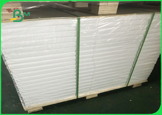 Papel sem revestimento de Woodfree da brancura alta do FSC para o livro de exercício 60g - 180g