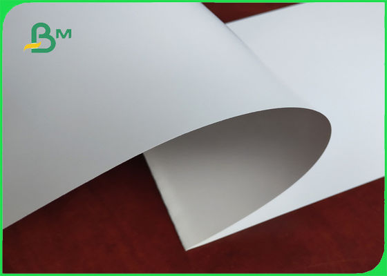 O papel de seda 100 do FSC Matt/115/120/150/300GSM alisa bom imprimindo o efeito